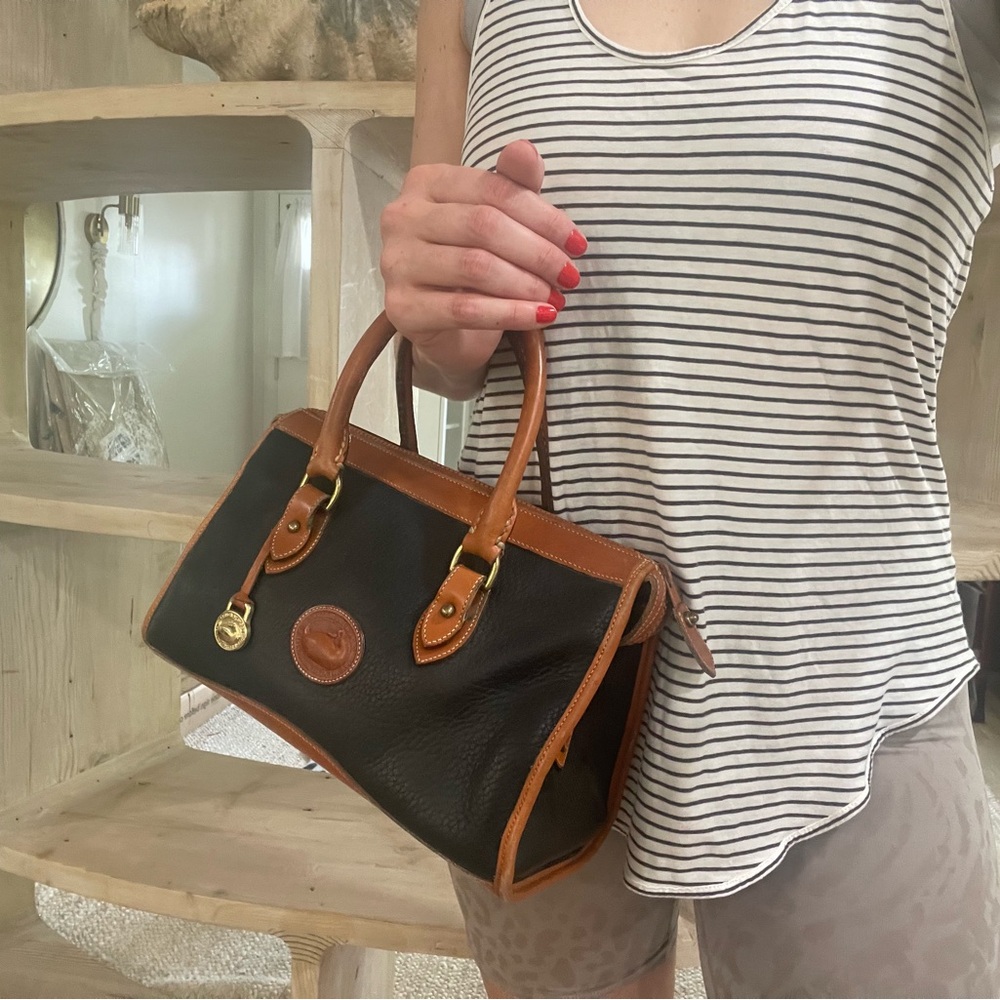 Vintage Dooney & Burke Classic Black and Tan Leather Handbag 👜